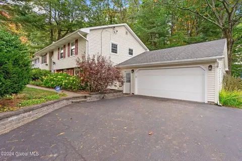 46 Evergreen Ave, Clifton Park, NY 12065