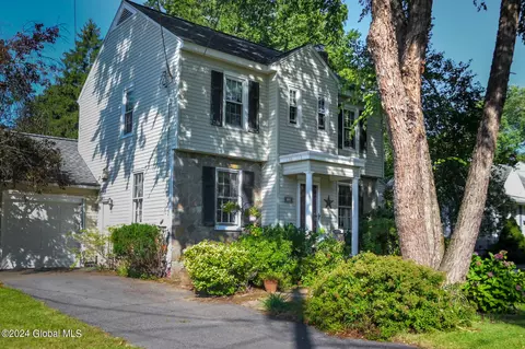15 Snowden Ave, Delmar, NY 12054