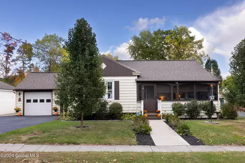 81 Mcdonald St, Glens Falls, NY 12801