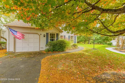 8 Woods Path, Troy, NY 12182