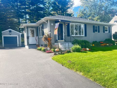13 Sharon Dr, Albany, NY 12205