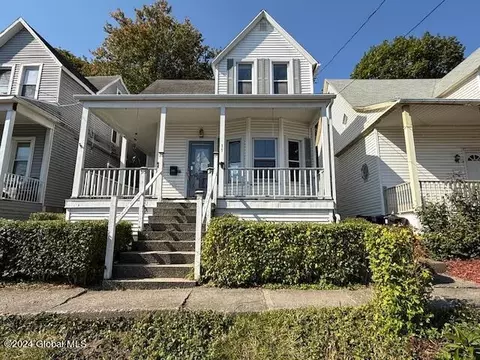 11 Grotto Ct, Watervliet, NY 12189