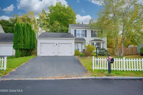 20 Cobblestone Ln, Troy, NY 12180