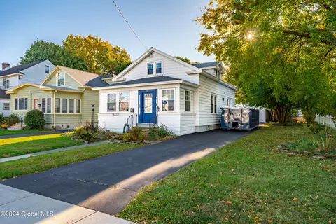 35 Rose Ct, Albany, NY 12209