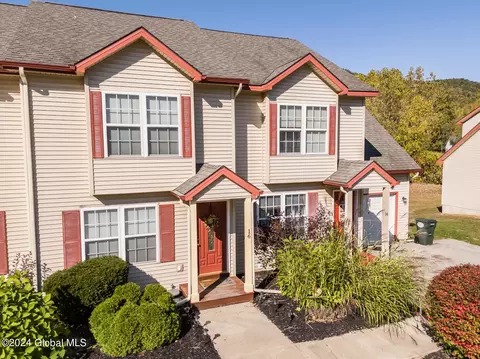 16 Mountain Hollow Way, Queensbury, NY 12804