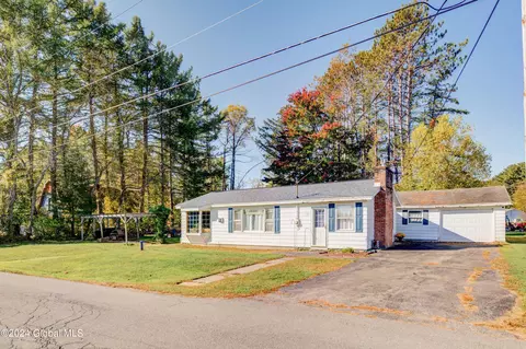 190 Priddle Point Rd, Gloversville, NY 12078