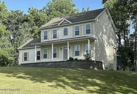 27 Vosburgh Rd, Mechanicville, NY 12118