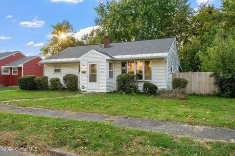 893 9th Ave, Troy, NY 12182