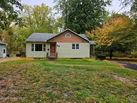 24 Spencer Blvd, Coxsackie, NY 12051