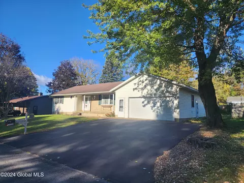 15 Rockefeller Dr, Saint Johnsville, NY 13452