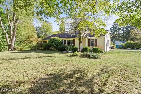 1 Forest Dr, Voorheesville, NY 12186