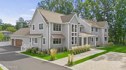 116 Crescent St, Saratoga Springs, NY 12866