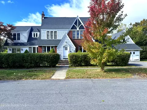 1387 Keyes Ave, Niskayuna, NY 12309