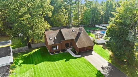 28 Marigold Dr, Queensbury, NY 12804