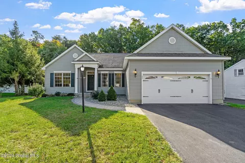 17 Chesebro Dr, Schenectady, NY 12309