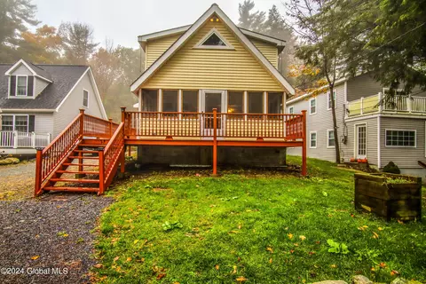 23 N Shore Rd, Petersburgh, NY 12138