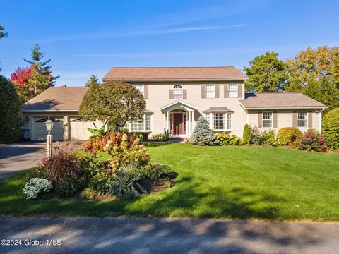 11 Gloria Ln, Schenectady, NY 12309