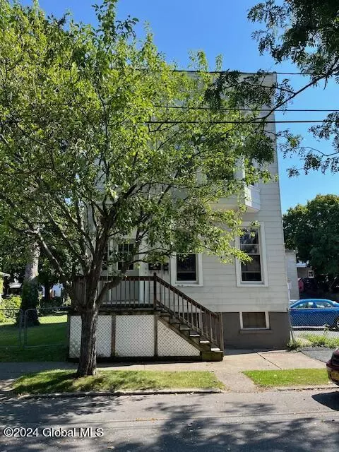 2246 14th St, Troy, NY 12180