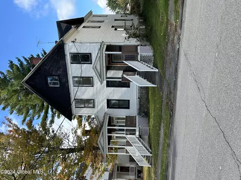 125 N Perry St, Johnstown, NY 12095