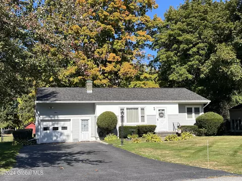 7 Callaghan Blvd, Ballston Lake, NY 12019