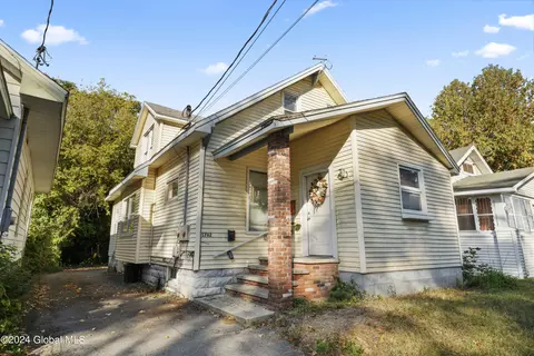 1762 Hamburg St, Schenectady, NY 12304