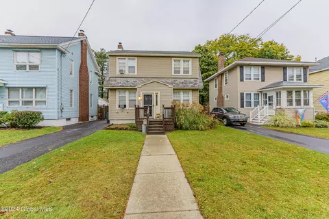 54 Edgecomb St, Albany, NY 12209