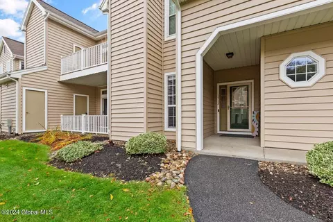 1713 Hampton Pl Blvd, Troy, NY 12180