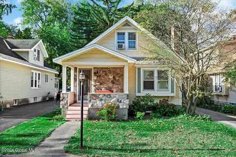 2188 The Plz, Niskayuna, NY 12309