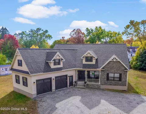 25 Garrison Rd, Queensbury, NY 12804