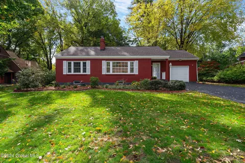 2976 Hillcrest Rd, Niskayuna, NY 12309
