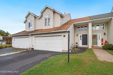 11 Justin Ct, Rensselaer, NY 12144