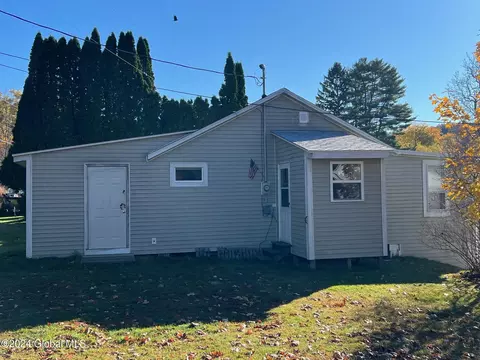 752 Schoolhouse Way, Cambridge, NY 12816