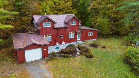 4828 Old Town Rd, Kattskill Bay, NY 12844