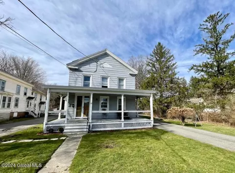 24 W Main St, Cambridge, NY 12816