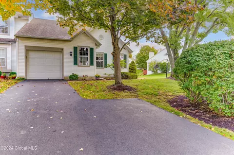 18 Empire Cir, Rensselaer, NY 12144