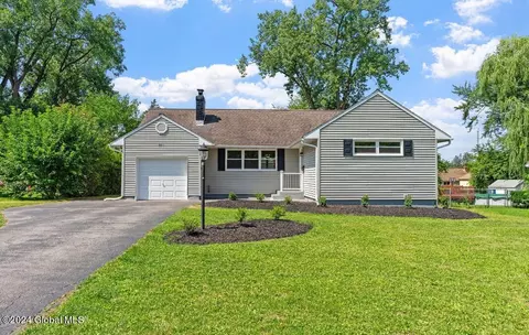 2271 Nelson Dr, Niskayuna, NY 12309