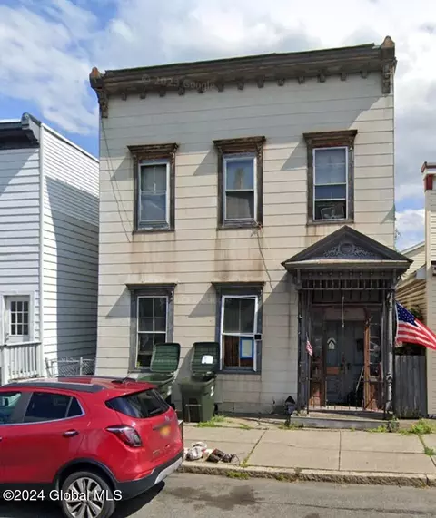 79 George St, Green Island, NY 12183