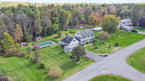 11 Stonehurst Dr, Queensbury, NY 12804