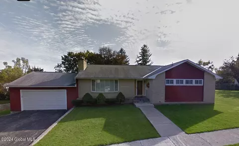 30 S Clement Ave, Ravena, NY 12143