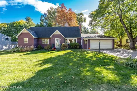 8 Gartner Dr, Ballston Lake, NY 12019