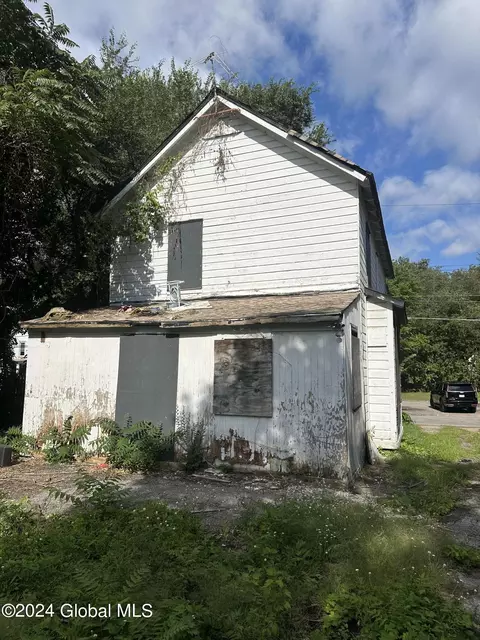 28 Moyston St, Schenectady, NY 12307 photo 9