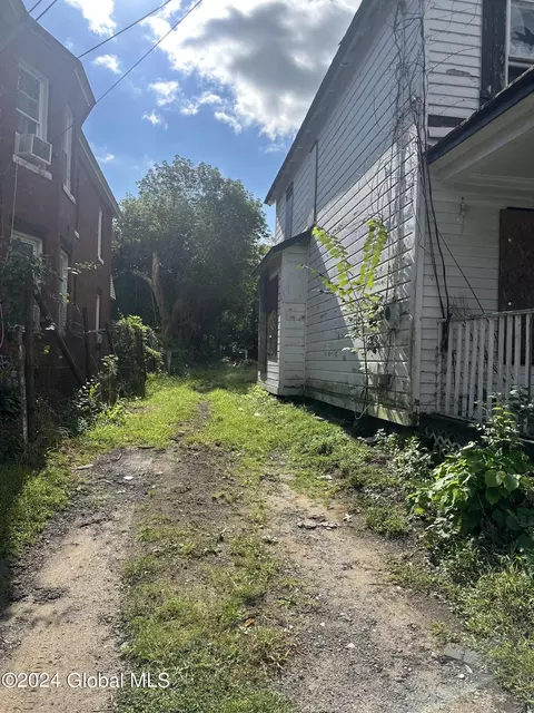 28 Moyston St, Schenectady, NY 12307 photo 6
