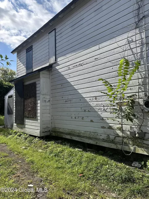 28 Moyston St, Schenectady, NY 12307 photo 7