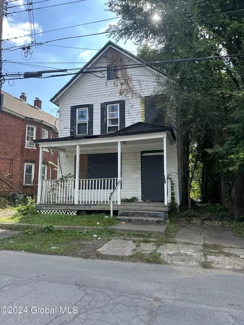 28 Moyston St, Schenectady, NY 12307