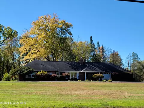 418 Maple Ave, Selkirk, NY 12158