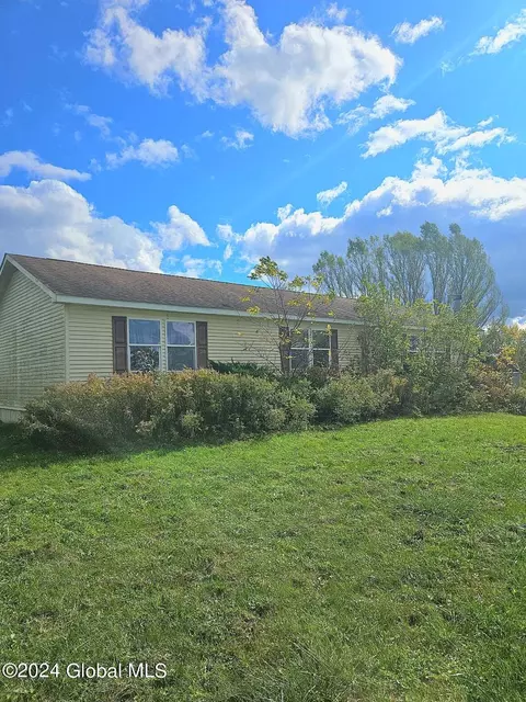 122 Lord North Dr, Esperance, NY 12066