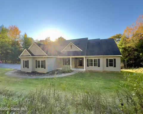 92 Hollister Rd, Corinth, NY 12822