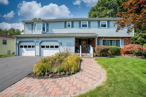 15 Compton Rd, Clifton Park, NY 12065