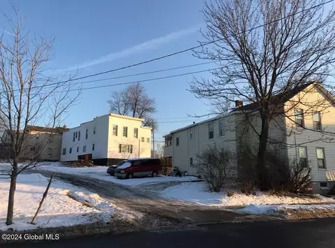 353 Maxon Rd, Schenectady, NY 12308