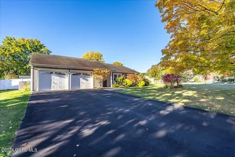 299 Colonial Cir, Cohoes, NY 12047